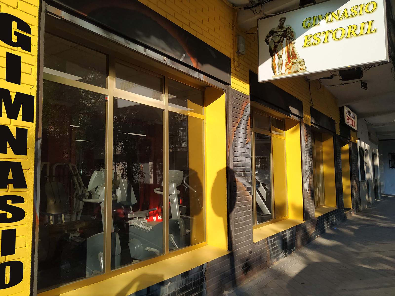 Ventanas Gimnasio Estoril